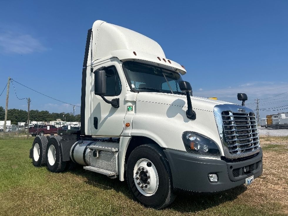 Day Cab Tractor-Heavy Duty Tractors-Freightliner-2019-Cascadia 12564ST-Hattiesburg-MS-525,532\n\t\tmiles-$ 31,750 - Image 1