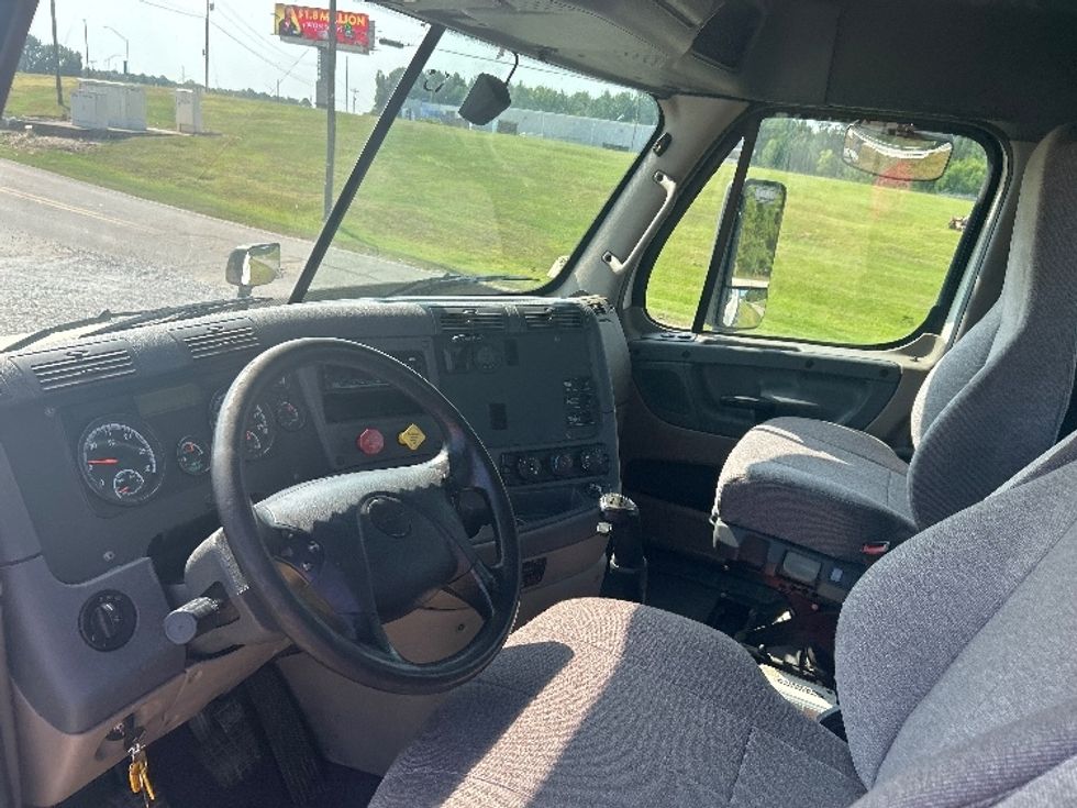 Day Cab Tractor-Heavy Duty Tractors-Freightliner-2019-Cascadia 12564ST-Hattiesburg-MS-525,532\n\t\tmiles-$ 31,750 - Image 10