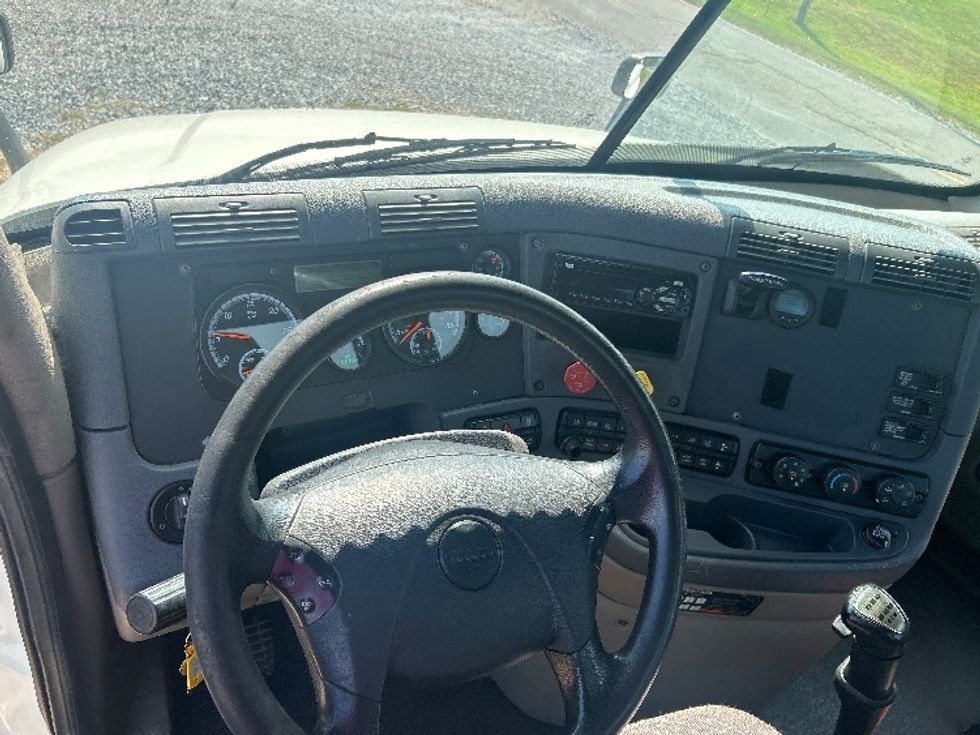 Day Cab Tractor-Heavy Duty Tractors-Freightliner-2019-Cascadia 12564ST-Hattiesburg-MS-525,532\n\t\tmiles-$ 31,750 - Image 11