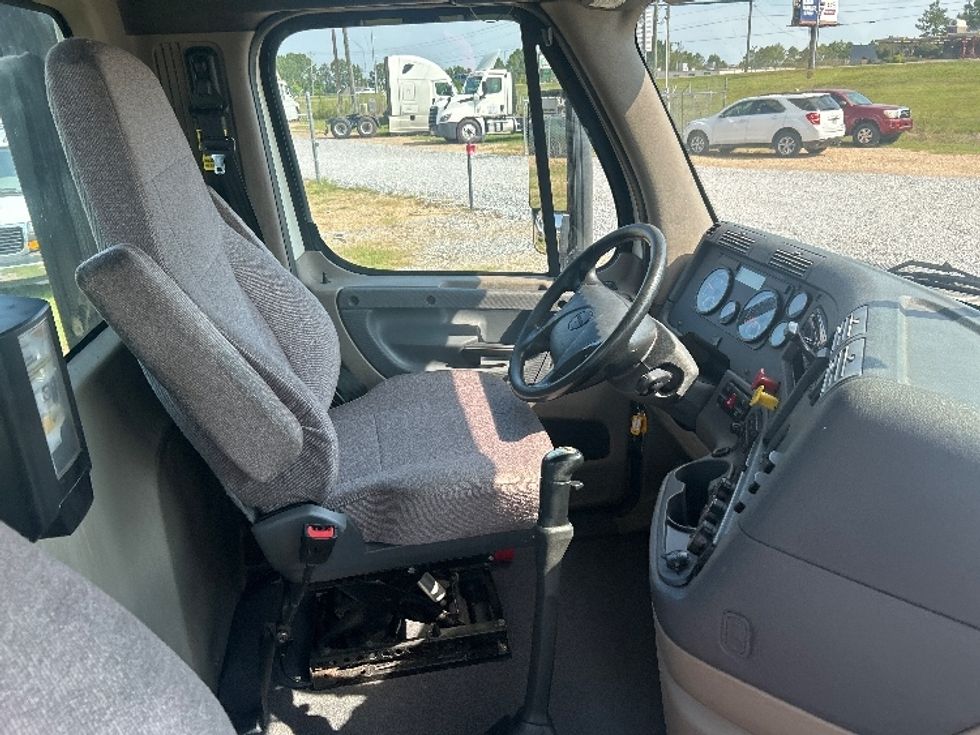Day Cab Tractor-Heavy Duty Tractors-Freightliner-2019-Cascadia 12564ST-Hattiesburg-MS-525,532\n\t\tmiles-$ 31,750 - Image 14