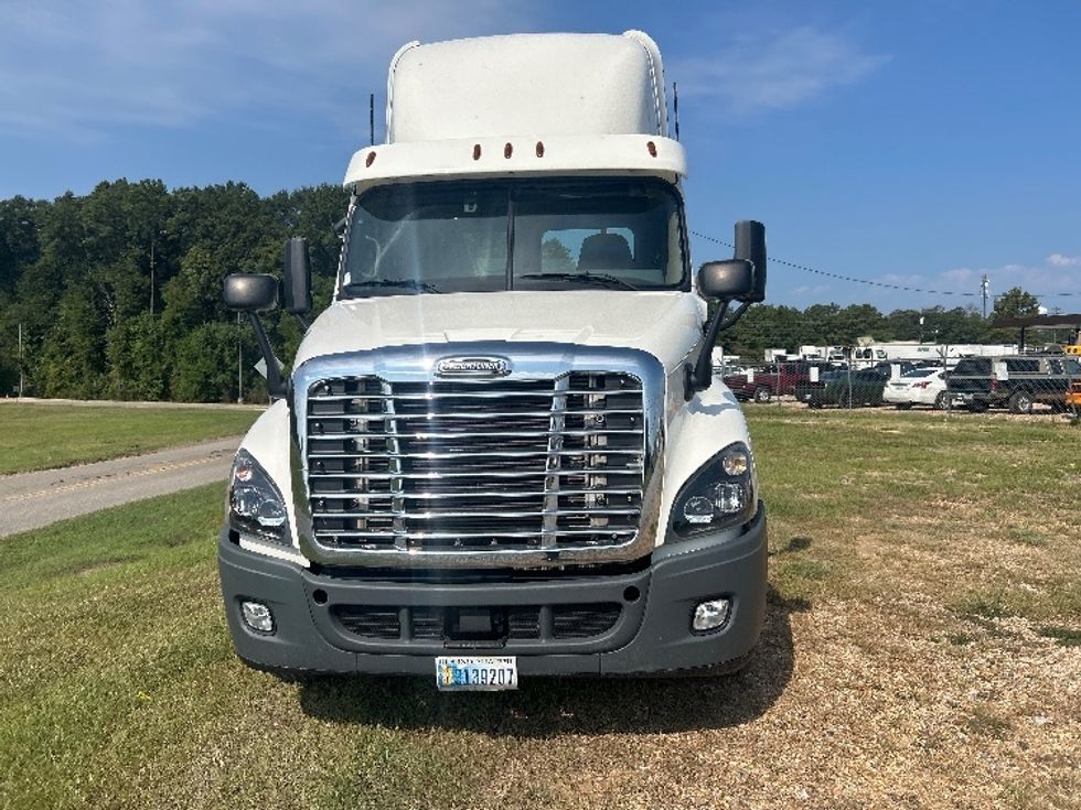 Day Cab Tractor-Heavy Duty Tractors-Freightliner-2019-Cascadia 12564ST-Hattiesburg-MS-525,532\n\t\tmiles-$ 31,750 - Image 2