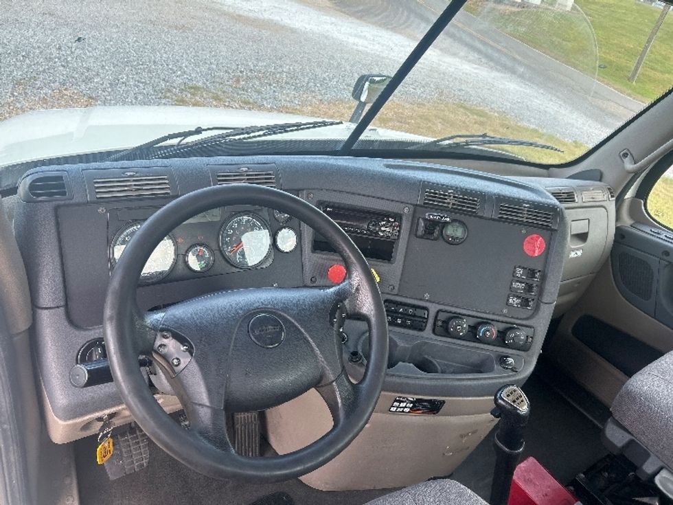 Day Cab Tractor-Heavy Duty Tractors-Freightliner-2019-Cascadia 12564ST-Hattiesburg-MS-538,148\n\t\tmiles-$ 31,500 - Image 11