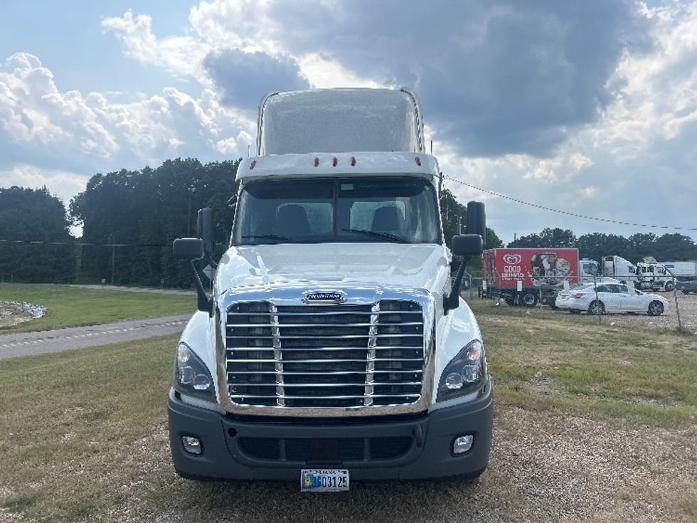 Day Cab Tractor-Heavy Duty Tractors-Freightliner-2019-Cascadia 12564ST-Hattiesburg-MS-538,148\n\t\tmiles-$ 31,500 - Image 2