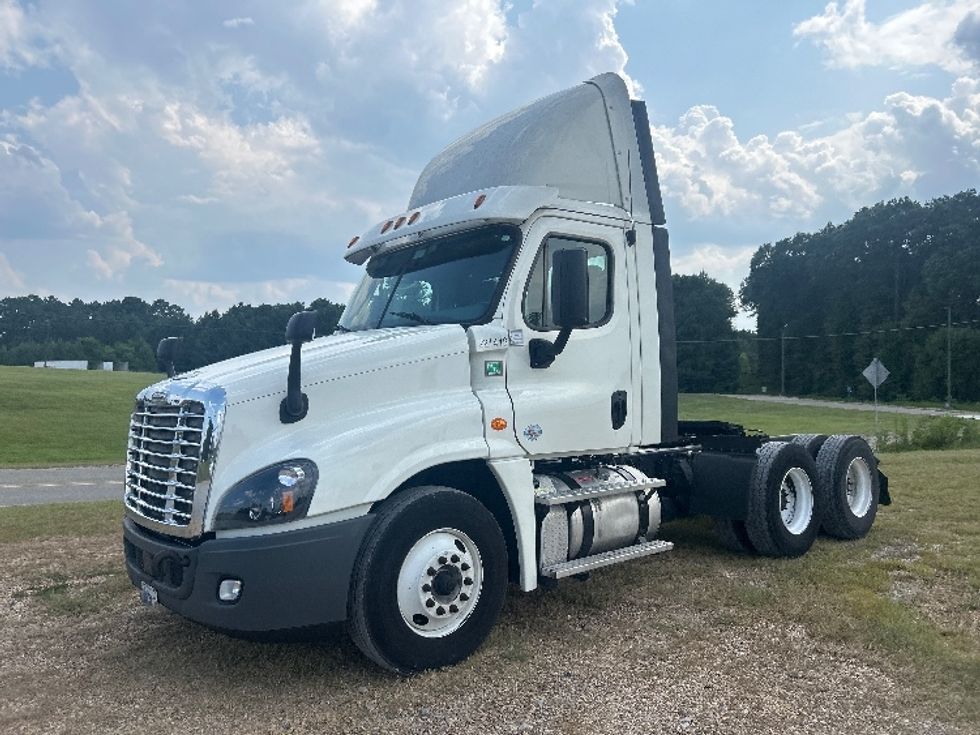Day Cab Tractor-Heavy Duty Tractors-Freightliner-2019-Cascadia 12564ST-Hattiesburg-MS-538,148\n\t\tmiles-$ 31,500 - Image 3