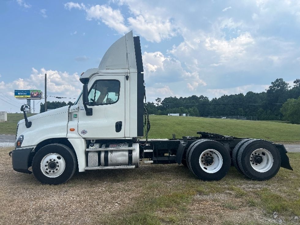 Day Cab Tractor-Heavy Duty Tractors-Freightliner-2019-Cascadia 12564ST-Hattiesburg-MS-538,148\n\t\tmiles-$ 31,500 - Image 4