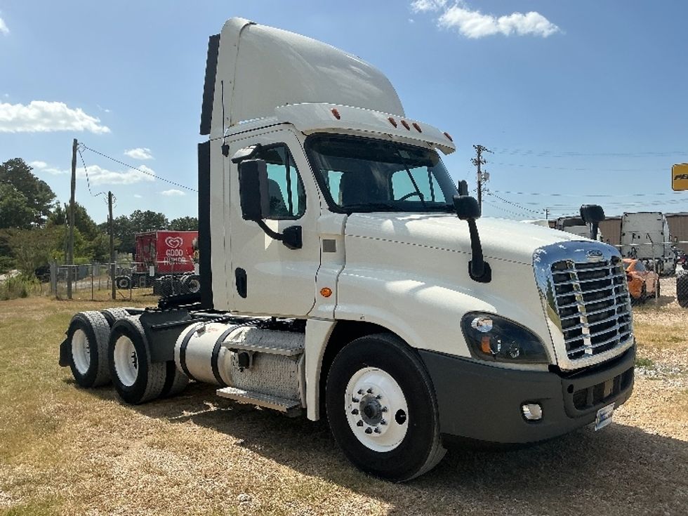 Day Cab Tractor-Heavy Duty Tractors-Freightliner-2019-Cascadia 12564ST-Hattiesburg-MS-552,466\n\t\tmiles-$ 31,500 - Image 1
