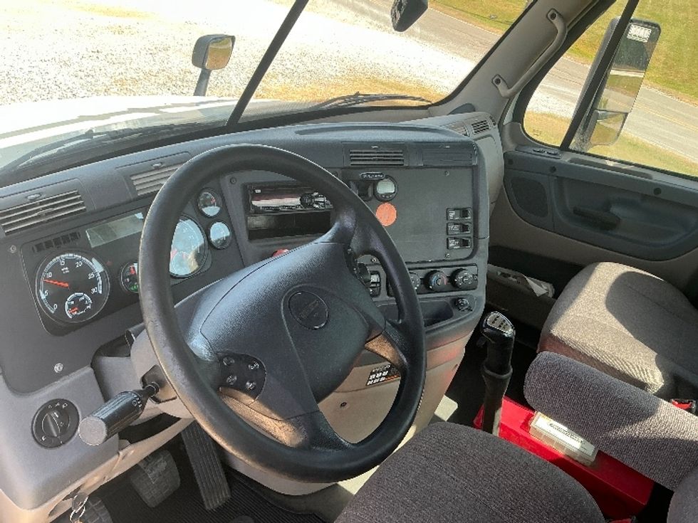 Day Cab Tractor-Heavy Duty Tractors-Freightliner-2019-Cascadia 12564ST-Hattiesburg-MS-552,466\n\t\tmiles-$ 31,500 - Image 10