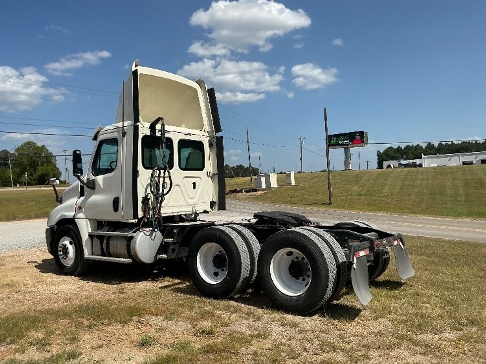 Day Cab Tractor-Heavy Duty Tractors-Freightliner-2019-Cascadia 12564ST-Hattiesburg-MS-552,466\n\t\tmiles-$ 31,500 - Image 5