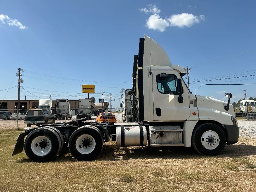 Day Cab Tractor-Heavy Duty Tractors-Freightliner-2019-Cascadia 12564ST-Hattiesburg-MS-552,466\n\t\tmiles-$ 31,500 - Image 8