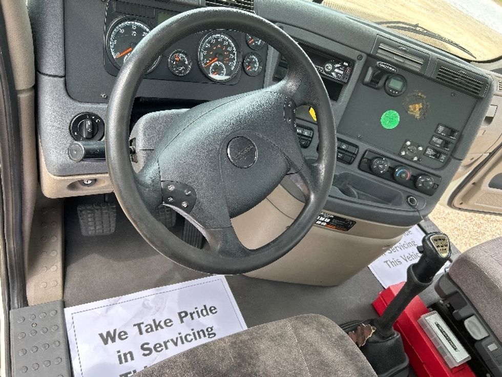 Day Cab Tractor-Heavy Duty Tractors-Freightliner-2019-Cascadia 12564ST-Hattiesburg-MS-664,146\n\t\tmiles-$ 26,500 - Image 11