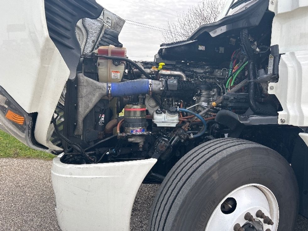 Day Cab Tractor-Heavy Duty Tractors-Freightliner-2019-Cascadia 12564ST-Holland-MI-320,132\n\t\tmiles-$ 52,000 - Image 15