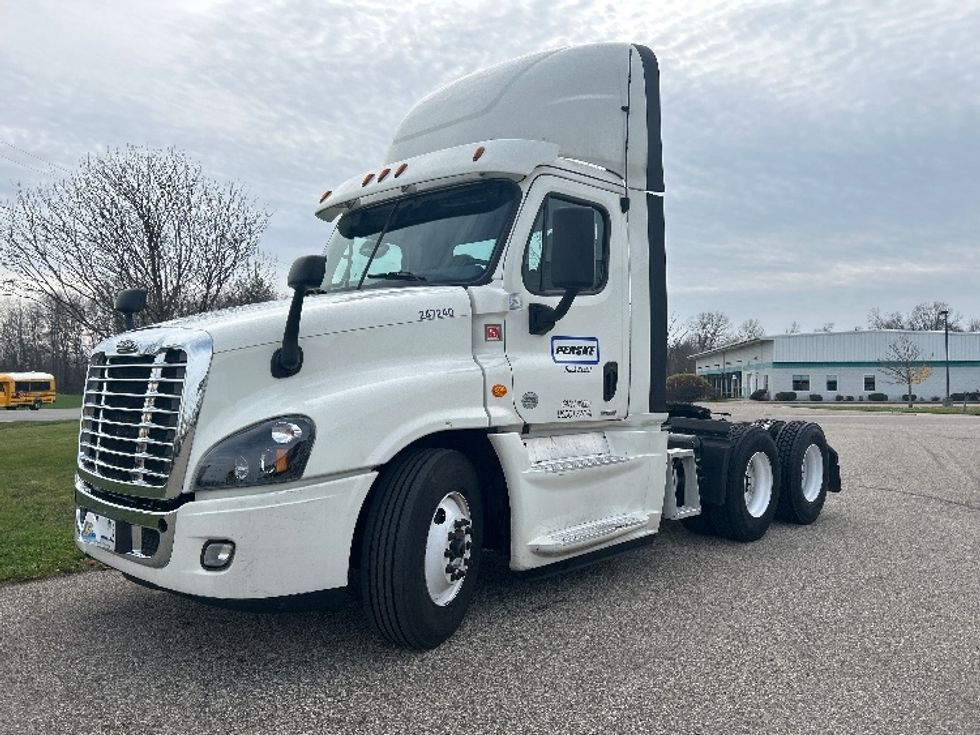 Day Cab Tractor-Heavy Duty Tractors-Freightliner-2019-Cascadia 12564ST-Holland-MI-320,132\n\t\tmiles-$ 52,000 - Image 3