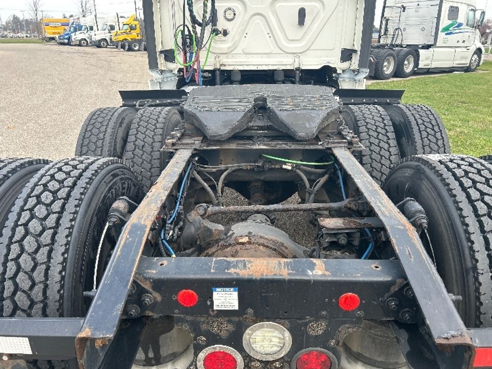 Day Cab Tractor-Heavy Duty Tractors-Freightliner-2019-Cascadia 12564ST-Holland-MI-320,132\n\t\tmiles-$ 52,000 - Image 6