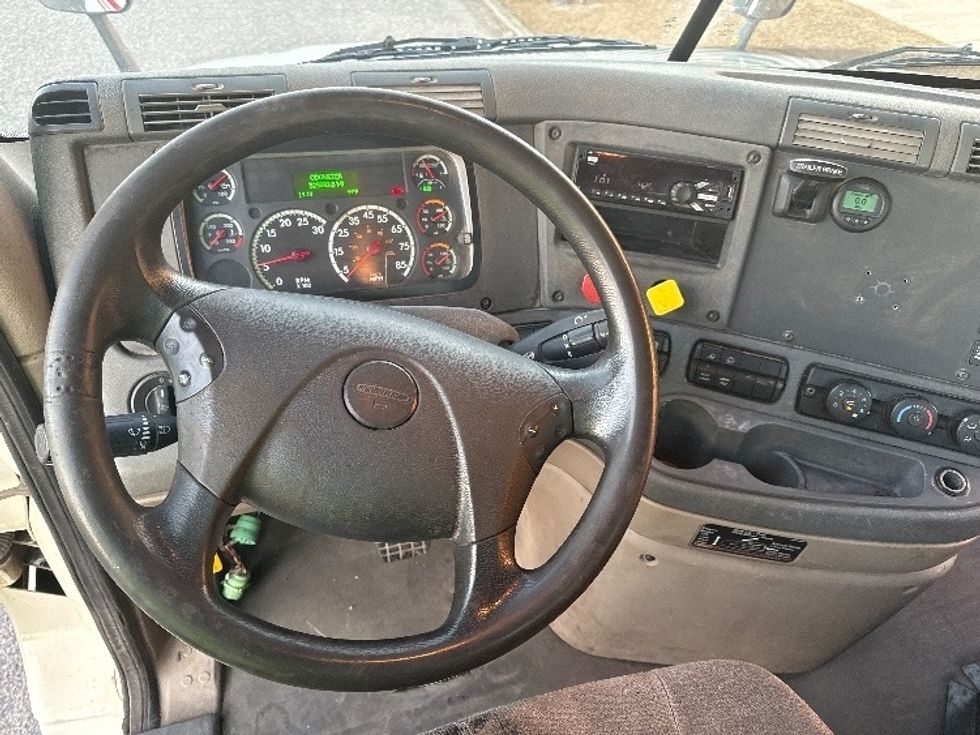 Day Cab Tractor-Heavy Duty Tractors-Freightliner-2019-Cascadia 12564ST-Homewood-AL-516,809\n\t\tmiles-$ 33,000 - Image 11