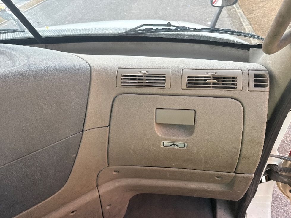 Day Cab Tractor-Heavy Duty Tractors-Freightliner-2019-Cascadia 12564ST-Homewood-AL-516,809\n\t\tmiles-$ 33,000 - Image 13