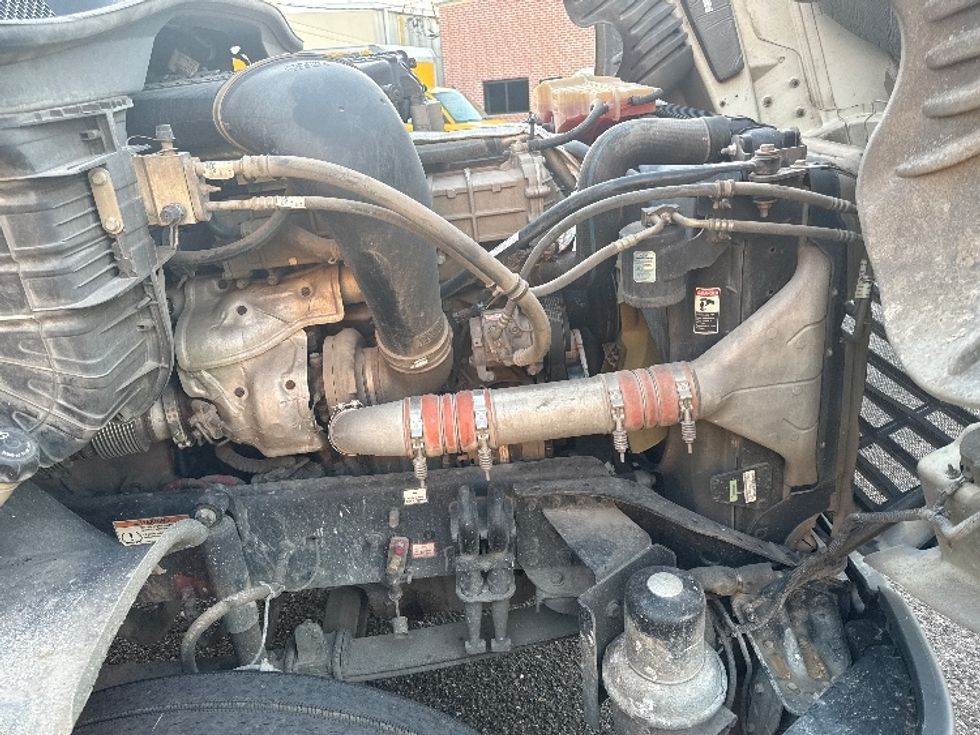 Day Cab Tractor-Heavy Duty Tractors-Freightliner-2019-Cascadia 12564ST-Homewood-AL-516,809\n\t\tmiles-$ 33,000 - Image 15