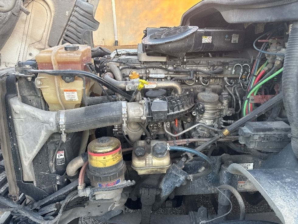 Day Cab Tractor-Heavy Duty Tractors-Freightliner-2019-Cascadia 12564ST-Homewood-AL-516,809\n\t\tmiles-$ 33,000 - Image 16