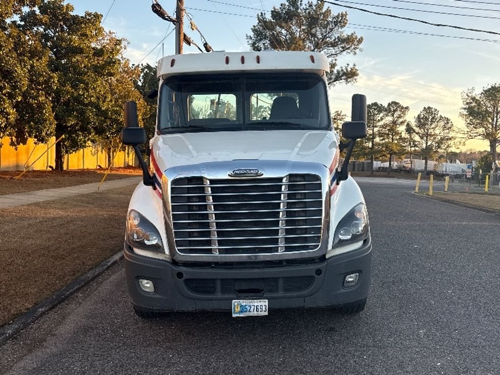 Day Cab Tractor-Heavy Duty Tractors-Freightliner-2019-Cascadia 12564ST-Homewood-AL-516,809\n\t\tmiles-$ 33,000 - Image 2
