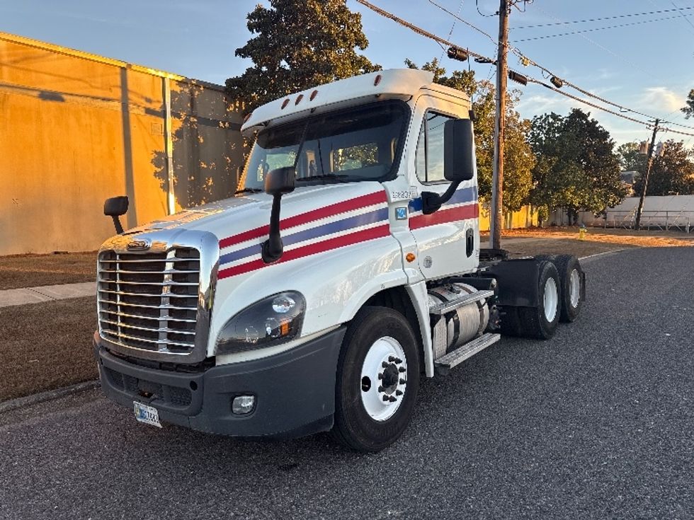 Day Cab Tractor-Heavy Duty Tractors-Freightliner-2019-Cascadia 12564ST-Homewood-AL-516,809\n\t\tmiles-$ 33,000 - Image 3