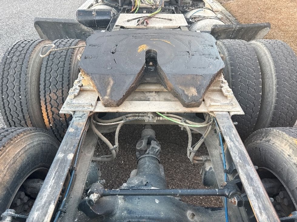 Day Cab Tractor-Heavy Duty Tractors-Freightliner-2019-Cascadia 12564ST-Homewood-AL-516,809\n\t\tmiles-$ 33,000 - Image 6