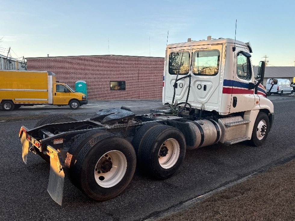 Day Cab Tractor-Heavy Duty Tractors-Freightliner-2019-Cascadia 12564ST-Homewood-AL-516,809\n\t\tmiles-$ 33,000 - Image 7