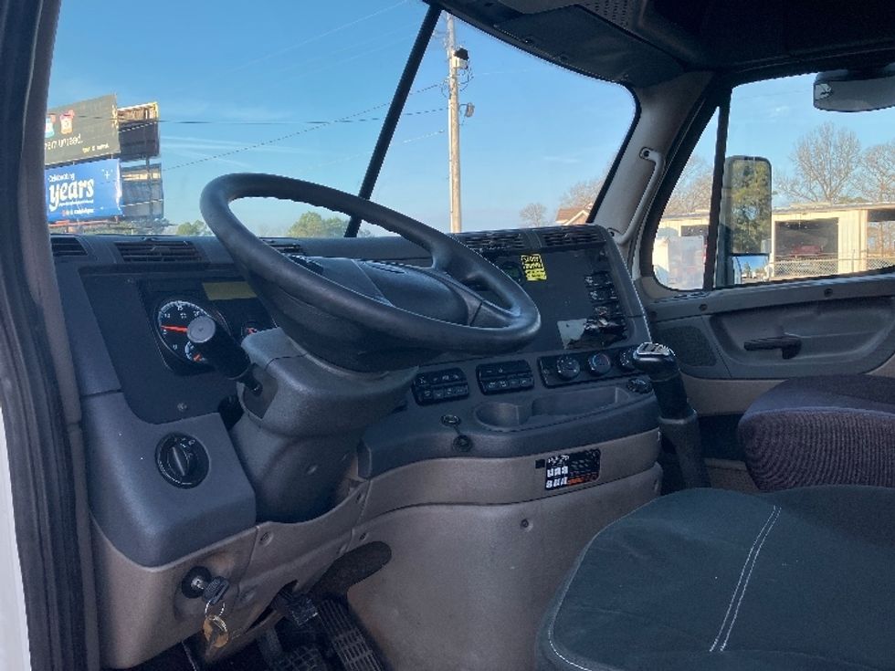 Day Cab Tractor-Heavy Duty Tractors-Freightliner-2019-Cascadia 12564ST-Hot Springs-AR-518,382\n\t\tmiles-$ 29,500 - Image 10