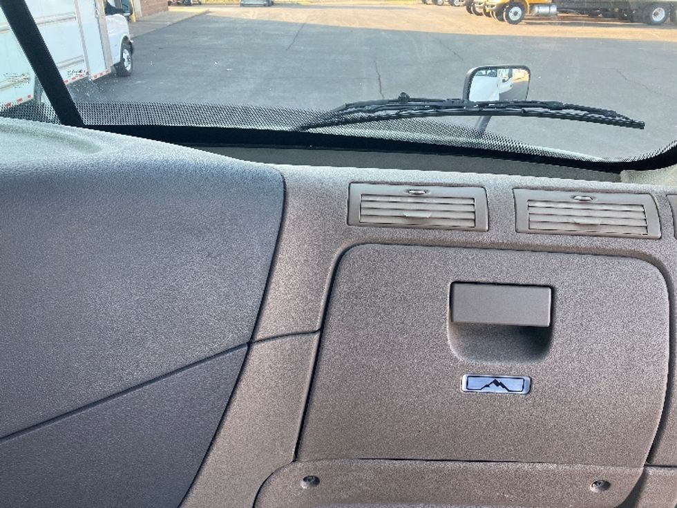 Day Cab Tractor-Heavy Duty Tractors-Freightliner-2019-Cascadia 12564ST-Hot Springs-AR-518,382\n\t\tmiles-$ 29,500 - Image 13