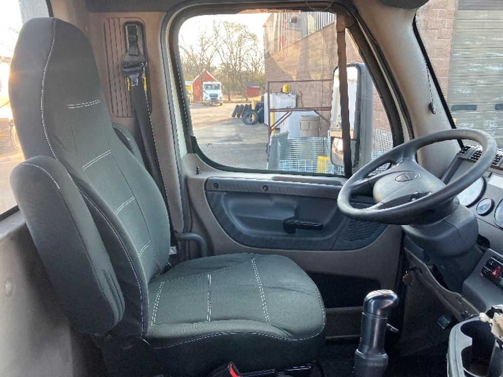 Day Cab Tractor-Heavy Duty Tractors-Freightliner-2019-Cascadia 12564ST-Hot Springs-AR-518,382\n\t\tmiles-$ 29,500 - Image 14