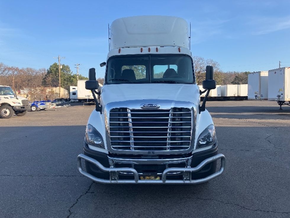 Day Cab Tractor-Heavy Duty Tractors-Freightliner-2019-Cascadia 12564ST-Hot Springs-AR-518,382\n\t\tmiles-$ 29,500 - Image 2