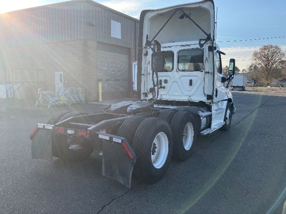 Day Cab Tractor-Heavy Duty Tractors-Freightliner-2019-Cascadia 12564ST-Hot Springs-AR-518,382\n\t\tmiles-$ 29,500 - Image 7