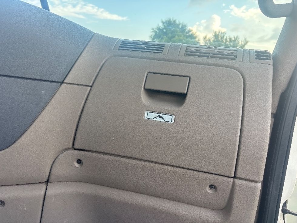 Day Cab Tractor-Heavy Duty Tractors-Freightliner-2019-Cascadia 12564ST-Houston-TX-374,102\n\t\tmiles-$ 39,000 - Image 13