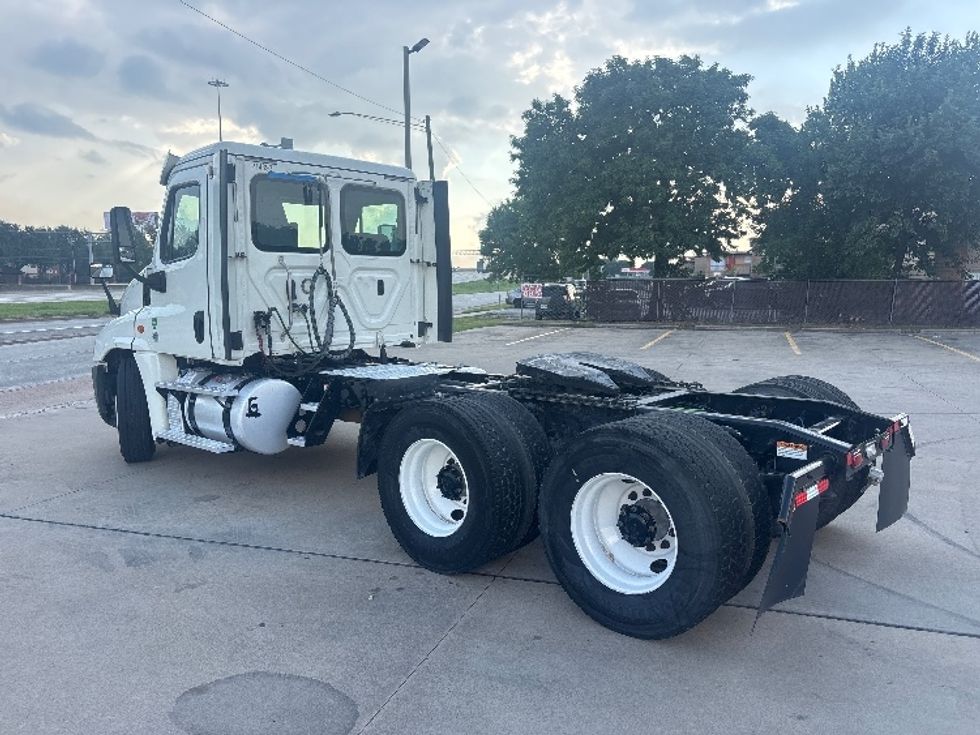 Day Cab Tractor-Heavy Duty Tractors-Freightliner-2019-Cascadia 12564ST-Houston-TX-374,102\n\t\tmiles-$ 39,000 - Image 5