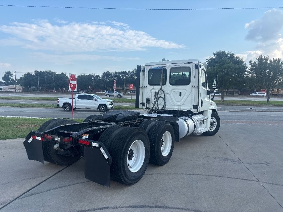 Day Cab Tractor-Heavy Duty Tractors-Freightliner-2019-Cascadia 12564ST-Houston-TX-374,102\n\t\tmiles-$ 39,000 - Image 7