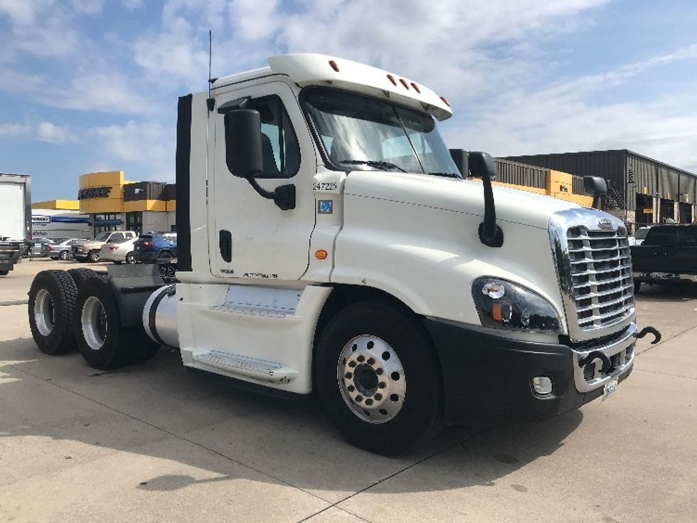 Day Cab Tractor-Heavy Duty Tractors-Freightliner-2019-Cascadia 12564ST-Houston-TX-484,982\n\t\tmiles-$ 38,000 - Image 1