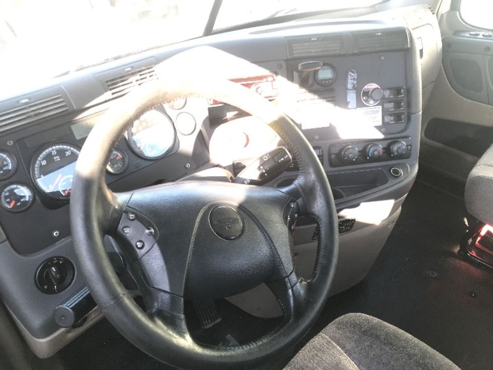 Day Cab Tractor-Heavy Duty Tractors-Freightliner-2019-Cascadia 12564ST-Houston-TX-484,982\n\t\tmiles-$ 38,000 - Image 10