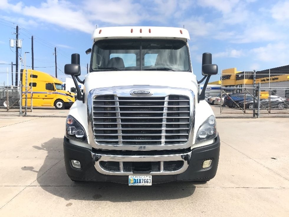 Day Cab Tractor-Heavy Duty Tractors-Freightliner-2019-Cascadia 12564ST-Houston-TX-484,982\n\t\tmiles-$ 38,000 - Image 2