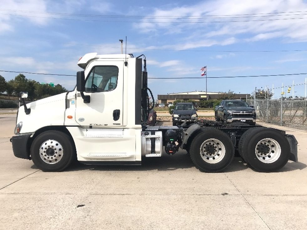 Day Cab Tractor-Heavy Duty Tractors-Freightliner-2019-Cascadia 12564ST-Houston-TX-484,982\n\t\tmiles-$ 38,000 - Image 4