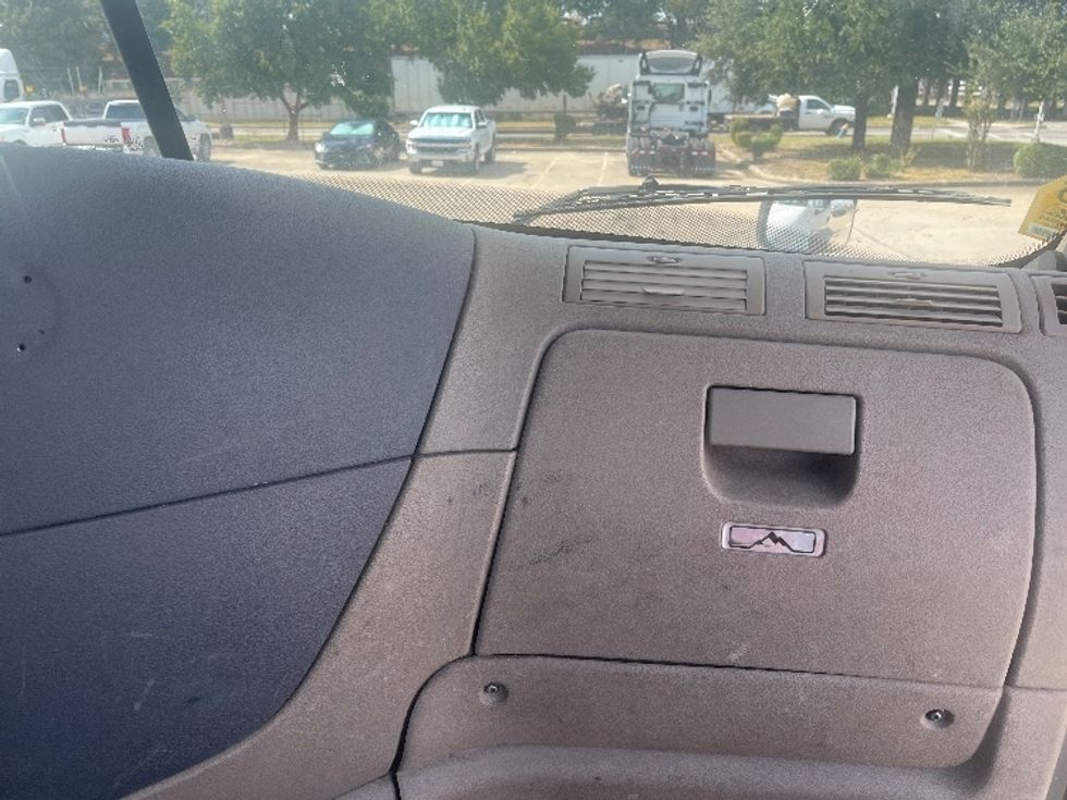 Day Cab Tractor-Heavy Duty Tractors-Freightliner-2019-Cascadia 12564ST-Houston-TX-501,172\n\t\tmiles-$ 35,250 - Image 13