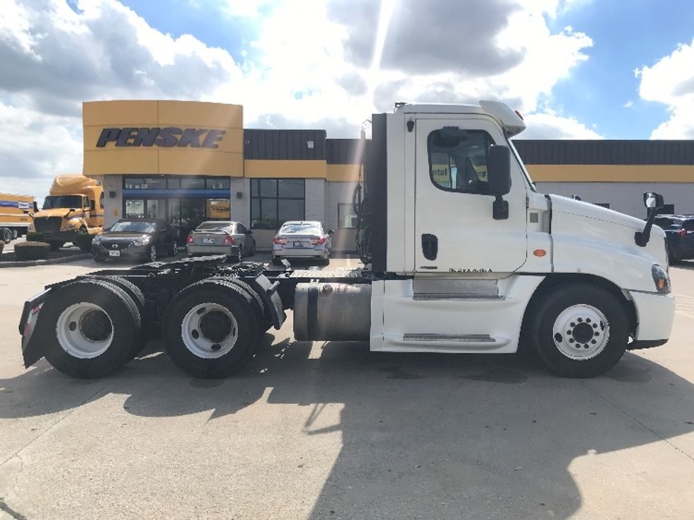 Day Cab Tractor-Heavy Duty Tractors-Freightliner-2019-Cascadia 12564ST-Houston-TX-501,172\n\t\tmiles-$ 35,250 - Image 8