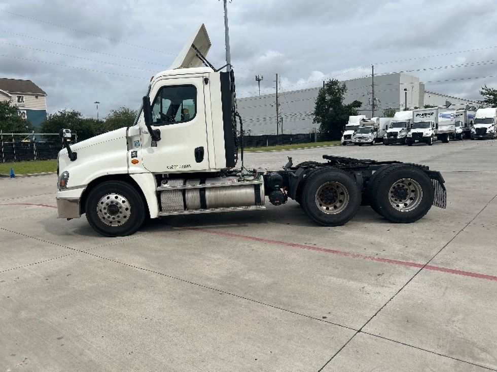 Day Cab Tractor-Heavy Duty Tractors-Freightliner-2019-Cascadia 12564ST-Houston-TX-555,357\n\t\tmiles-$ 34,750 - Image 4