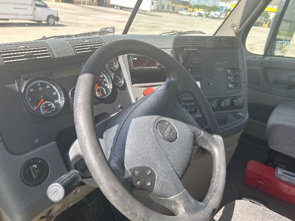 Day Cab Tractor-Heavy Duty Tractors-Freightliner-2019-Cascadia 12564ST-Houston-TX-587,823\n\t\tmiles-$ 31,750 - Image 10