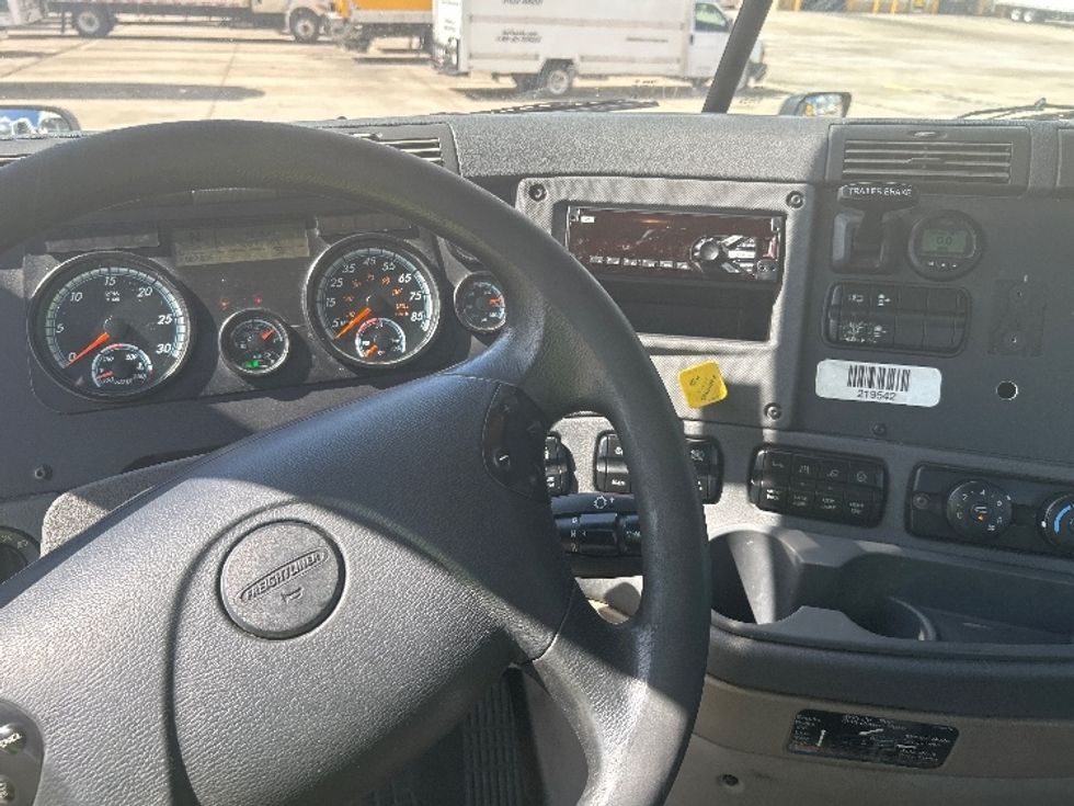 Day Cab Tractor-Heavy Duty Tractors-Freightliner-2019-Cascadia 12564ST-Houston-TX-587,823\n\t\tmiles-$ 31,750 - Image 11