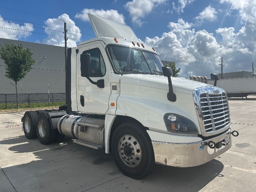 Day Cab Tractor-Heavy Duty Tractors-Freightliner-2019-Cascadia 12564ST-Houston-TX-587,823\n\t\tmiles-$ 31,750 - Image 3