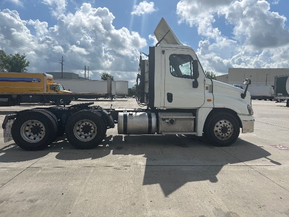 Day Cab Tractor-Heavy Duty Tractors-Freightliner-2019-Cascadia 12564ST-Houston-TX-587,823\n\t\tmiles-$ 31,750 - Image 4