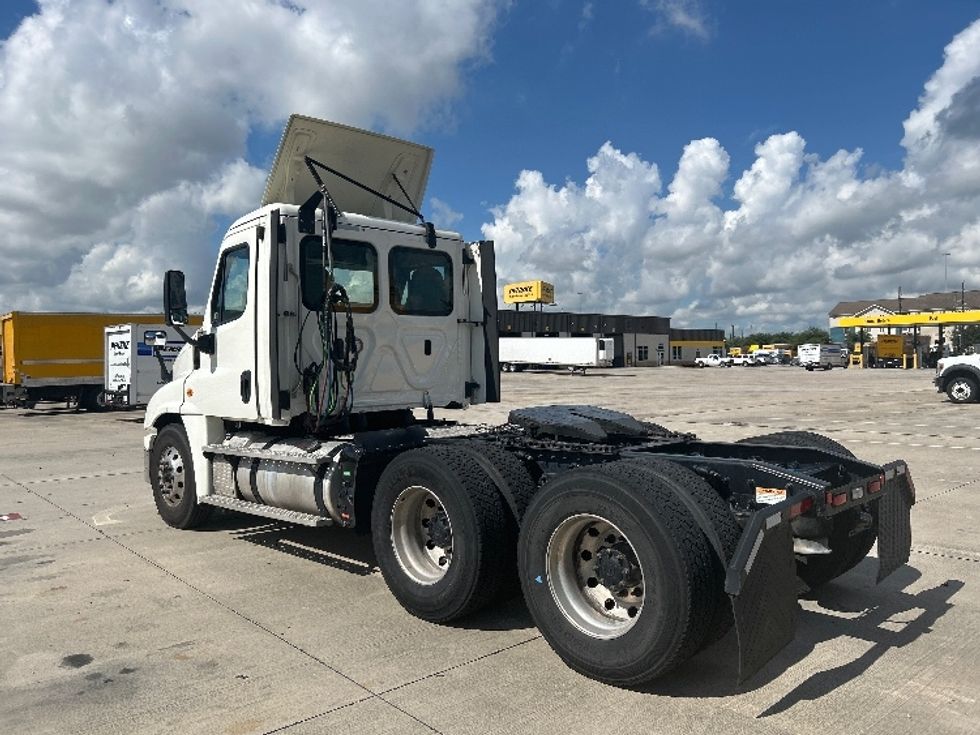 Day Cab Tractor-Heavy Duty Tractors-Freightliner-2019-Cascadia 12564ST-Houston-TX-587,823\n\t\tmiles-$ 31,750 - Image 5
