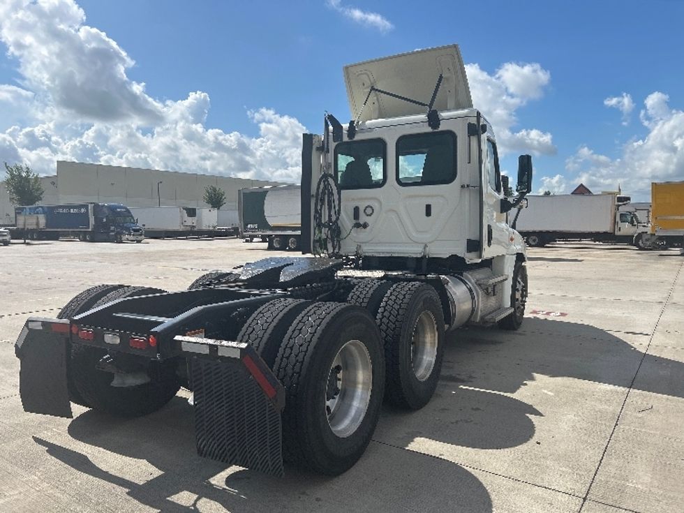 Day Cab Tractor-Heavy Duty Tractors-Freightliner-2019-Cascadia 12564ST-Houston-TX-587,823\n\t\tmiles-$ 31,750 - Image 7