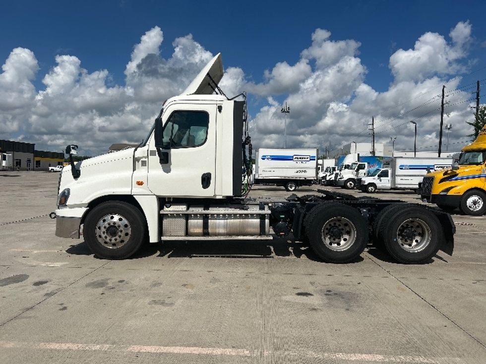 Day Cab Tractor-Heavy Duty Tractors-Freightliner-2019-Cascadia 12564ST-Houston-TX-587,823\n\t\tmiles-$ 31,750 - Image 8