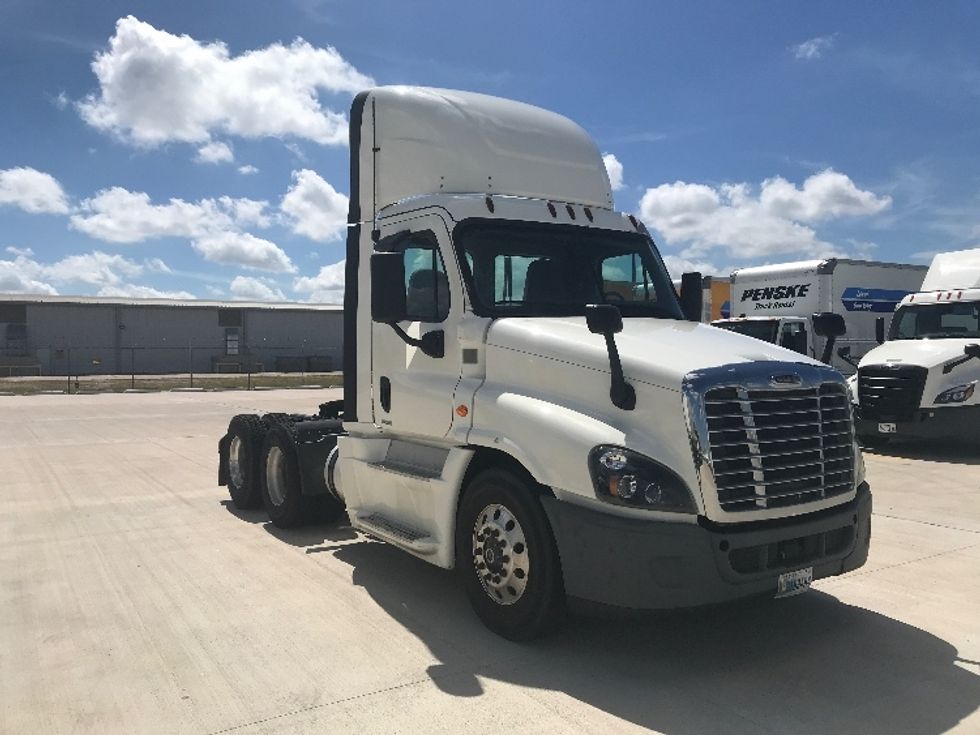 Day Cab Tractor-Heavy Duty Tractors-Freightliner-2019-Cascadia 12564ST-Houston-TX-869,432\n\t\tmiles-$ 26,500 - Image 1