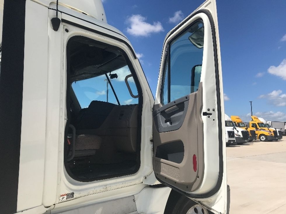 Day Cab Tractor-Heavy Duty Tractors-Freightliner-2019-Cascadia 12564ST-Houston-TX-869,432\n\t\tmiles-$ 26,500 - Image 11