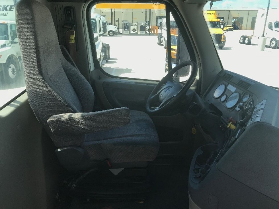 Day Cab Tractor-Heavy Duty Tractors-Freightliner-2019-Cascadia 12564ST-Houston-TX-869,432\n\t\tmiles-$ 26,500 - Image 13